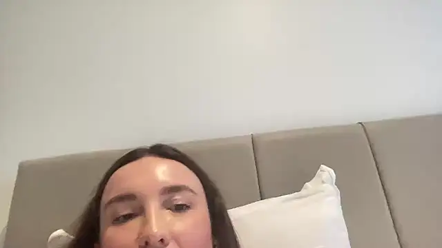 Snapshot of CArivora chatting on 02/18/26, 01:40 CArivora online show from 02/18/26, 01:40