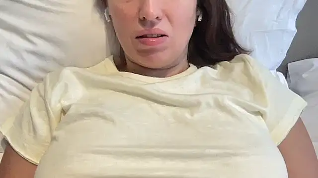 Snapshot of CArivora chatting on 02/22/26, 08:46 CArivora online show from 02/22/26, 08:46