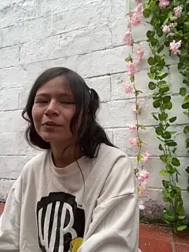 Snapshot of Ninfa_pink chatting on 10/10/25, 03:11 Ninfa pink online show from 10/10/25, 03:11