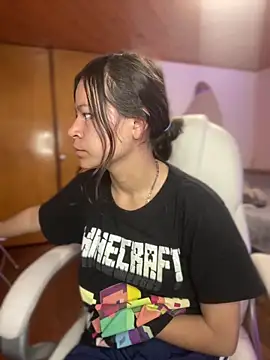 Ninfa pink online show from 12/15/25, 07:40