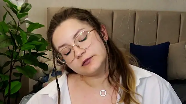 Snapshot of Briarx chatting on 07/23/26, 02:20 Briarx online show from 07/23/26, 02:20