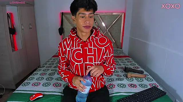 Jacovo2002 online show from 10/25/25, 05:26