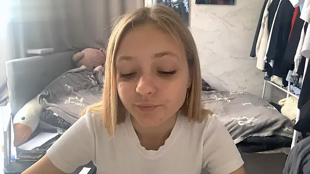 Snapshot of _petaI chatting on 10/13/25, 07:52 petaI online show from 10/13/25, 07:52