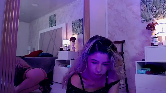 Snapshot of Sophie_teller chatting on 10/16/25, 04:24 Sophie teller online show from 10/16/25, 04:24