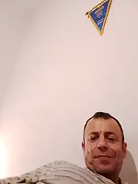 Snapshot of jjLARAY chatting on 10/23/25, 08:57 jjLARAY online show from 10/23/25, 08:57