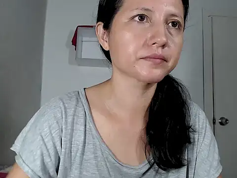 Renata Rivas online show from 10/26/25, 05:24