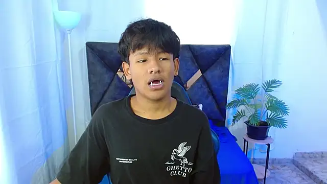 Snapshot of Felixcum18 chatting on 10/15/25, 07:47 Felixcum18 online show from 10/15/25, 07:47