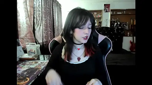 Maki Zein  online show from 11/06/25, 04:30