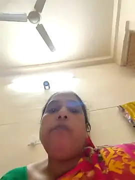 Snapshot of Khushi-20 chatting on 10/28/25, 06:39 Khushi-20 online show from 10/28/25, 06:39