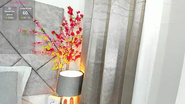  naylaa  online show from 04/22/26, 03:09