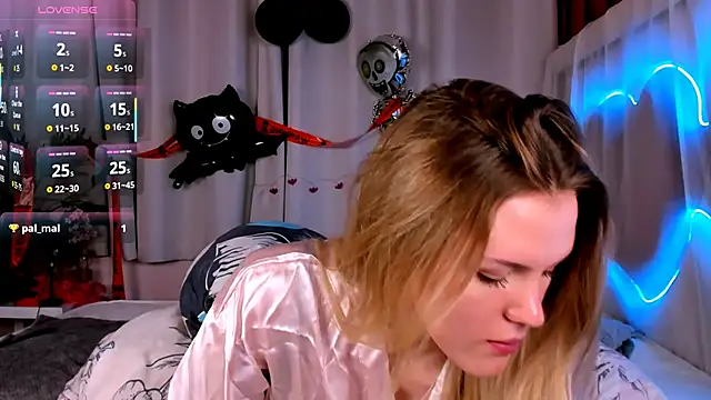 -KittyMoore online show from 11/03/25, 08:32