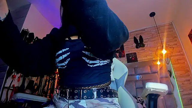 Evangelinejoness  online show from 04/21/26, 11:49