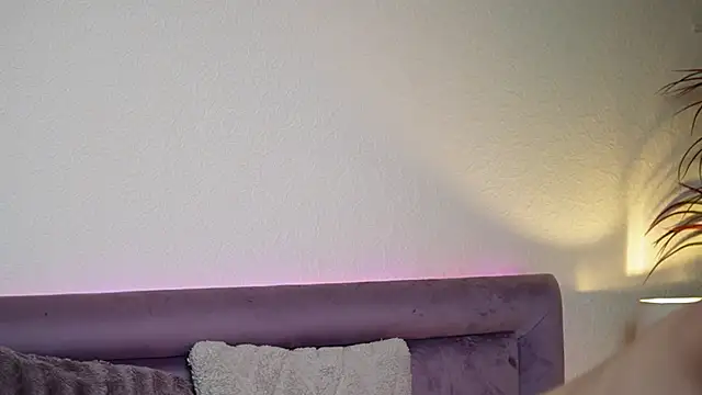 JoelleApril online show from 12/17/25, 09:32