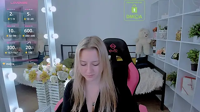 Lulu   Moon online show from 10/29/25, 06:59