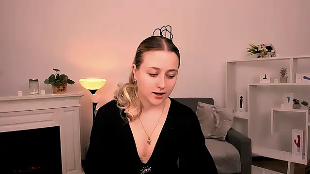 Lulu   Moon online show from 04/08/26, 09:04