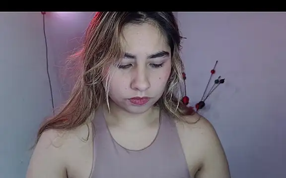 Snapshot of sofiazaf5 chatting on 10/29/25, 02:30 sofiazaf5 online show from 10/29/25, 02:30