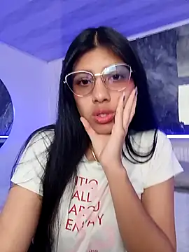 Snapshot of Briseida-White chatting on 10/15/25, 01:44 Briseida-White online show from 10/15/25, 01:44