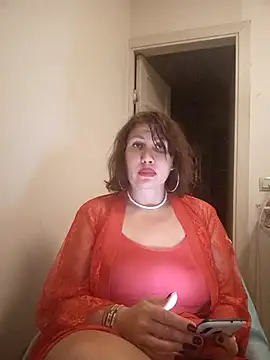Snapshot of Ambika_beauty chatting on 10/19/25, 04:07 Ambika beauty online show from 10/19/25, 04:07