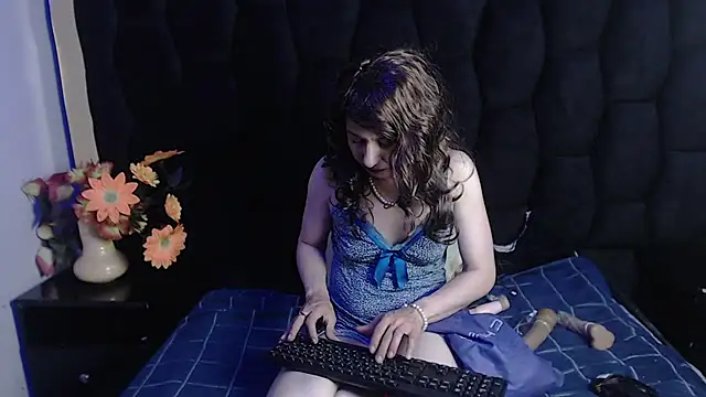 Snapshot of Kylie_Bloom chatting on 11/10/25, 09:03 Kylie Bloom online show from 11/10/25, 09:03