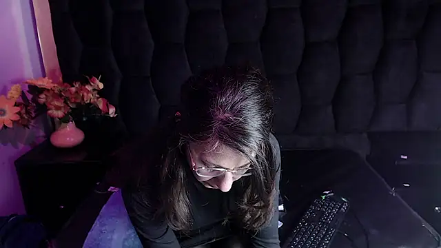 Snapshot of Kylie_Bloom chatting on 11/16/25, 11:32 Kylie Bloom online show from 11/16/25, 11:32