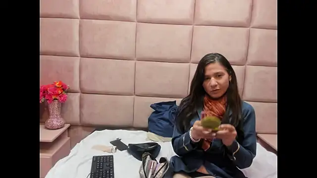 Snapshot of Kylie_Bloom chatting on 11/27/25, 09:17 Kylie Bloom online show from 11/27/25, 09:17