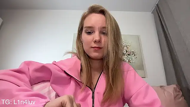 AIicaparkerc online show from 04/01/26, 06:16