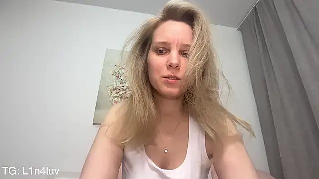 AIicaparkerc online show from 04/19/26, 06:21