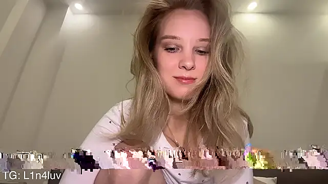 AIicaparkerc online show from 04/24/26, 08:33