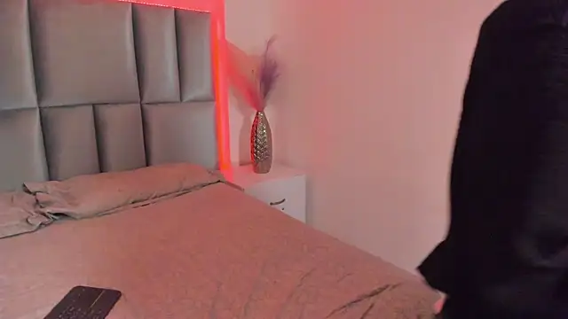 HollyPeach online show from 11/02/25, 04:20