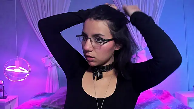 HollyPeach online show from 11/04/25, 08:19