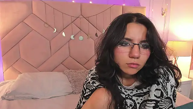 HollyPeach online show from 11/07/25, 08:36