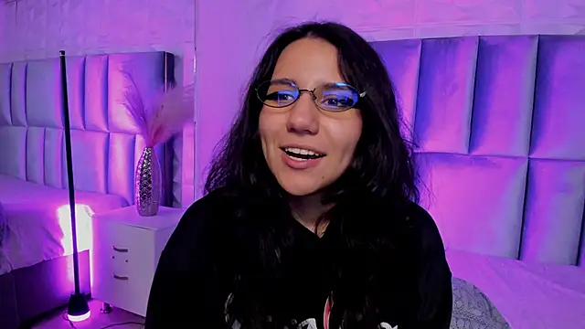 HollyPeach online show from 04/21/26, 01:42