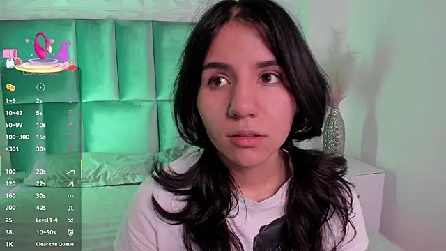 HollyPeach online show from 04/22/26, 07:37