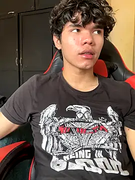 Snapshot of Im_Camii chatting on 11/19/25, 05:02 Im Camii online show from 11/19/25, 05:02