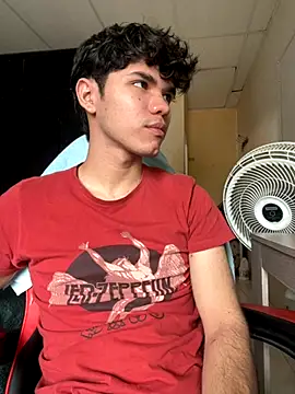 Snapshot of Im_Camii chatting on 11/23/25, 05:24 Im Camii online show from 11/23/25, 05:24