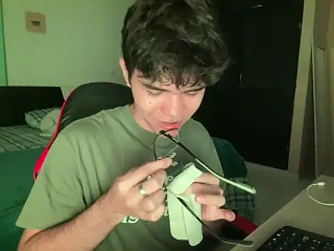 Im Camii online show from 04/22/26, 05:47