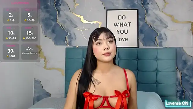 Snapshot of Mariiiana01 chatting on 10/17/25, 09:06 Mariiiana01 online show from 10/17/25, 09:06