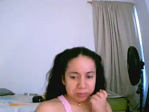 chiarafus0 online show from 12/16/25, 08:47