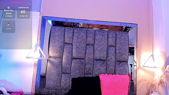 Snapshot of SofiRuiz_ chatting on 11/07/25, 03:17 SofiRuiz online show from 11/07/25, 03:17