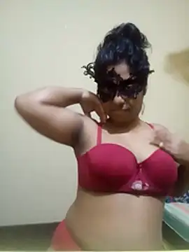 Expose Queen online show from 12/02/25, 04:57