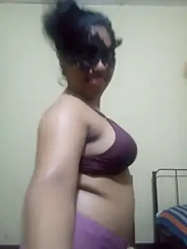 Expose Queen online show from 02/26/26, 04:17