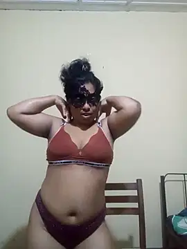 Expose Queen online show from 03/24/26, 05:40