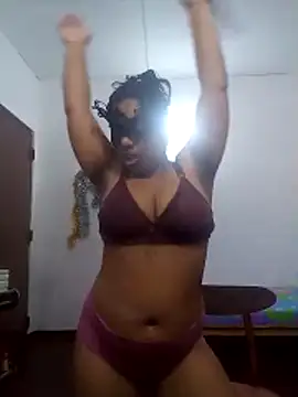 Expose Queen online show from 04/17/26, 08:01