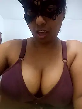 Snapshot of Expose_Queen chatting on 06/18/26, 06:34 Expose Queen online show from 06/18/26, 06:34