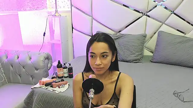 GabbiePrice online show from 06/11/26, 10:35
