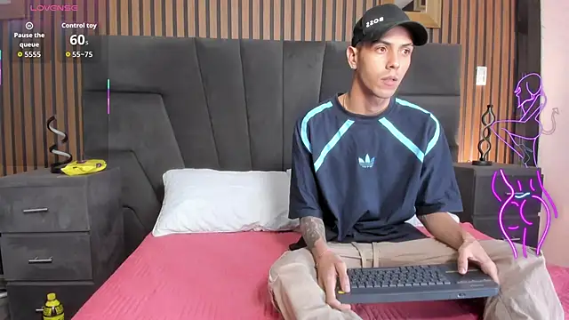 DerryAndIzzy online show from 11/19/25, 05:40