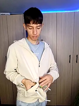 heyy noah11 online show from 11/09/25, 12:42