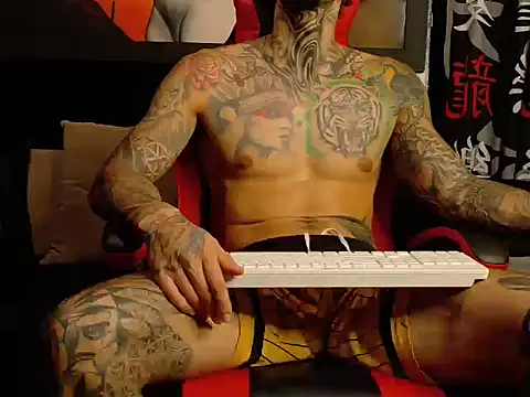 Molotov Explosive online show from 11/11/25, 12:21