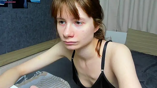Snapshot of EvelynJin_ chatting on 10/19/25, 04:18 EvelynJin online show from 10/19/25, 04:18