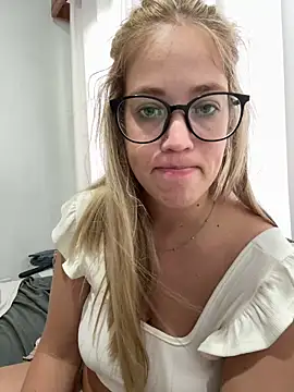 Snapshot of roblondie chatting on 03/02/26, 08:37 roblondie online show from 03/02/26, 08:37